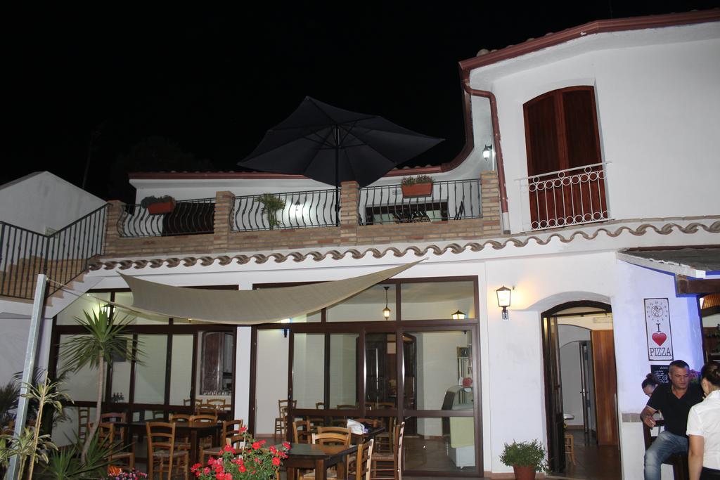 Affittacamere La Medusa Porto Pino Exterior photo