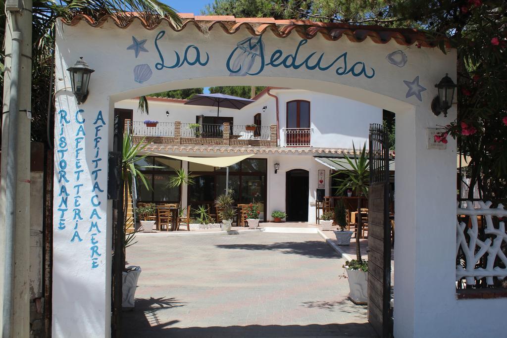 Affittacamere La Medusa Porto Pino Exterior photo