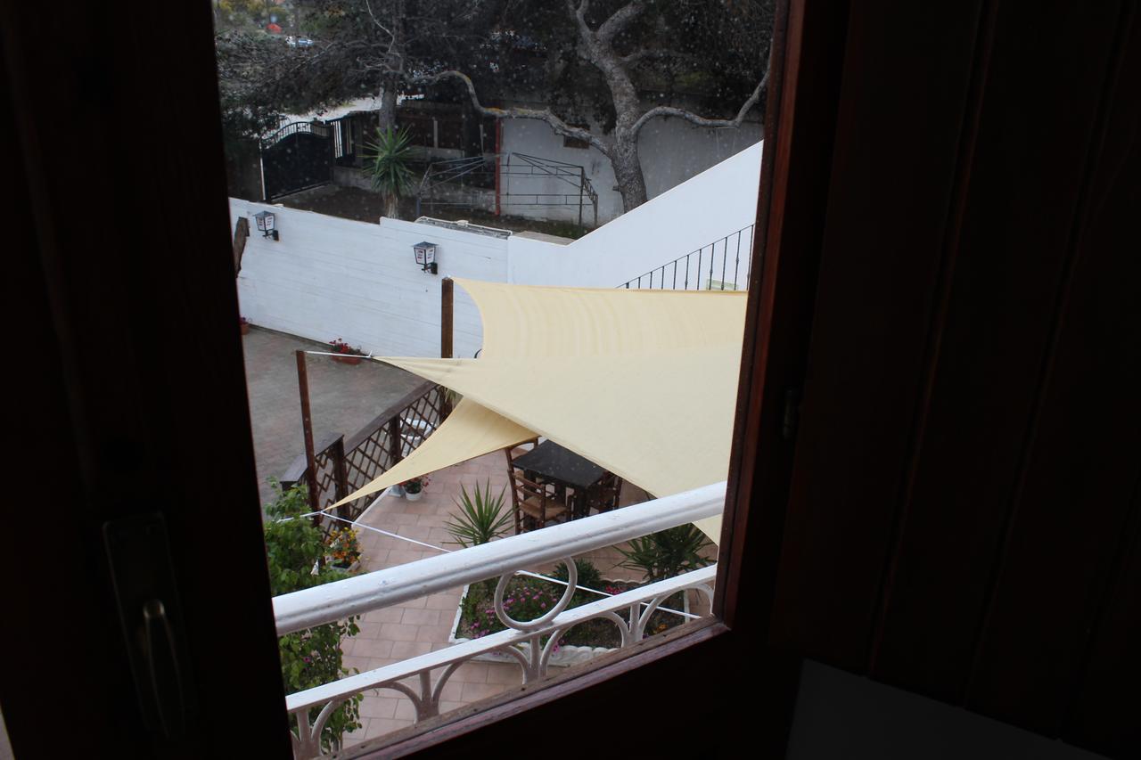 Affittacamere La Medusa Porto Pino Exterior photo