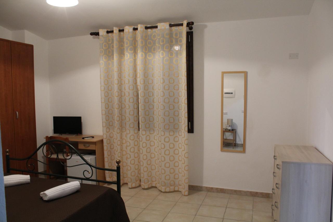 Affittacamere La Medusa Porto Pino Exterior photo
